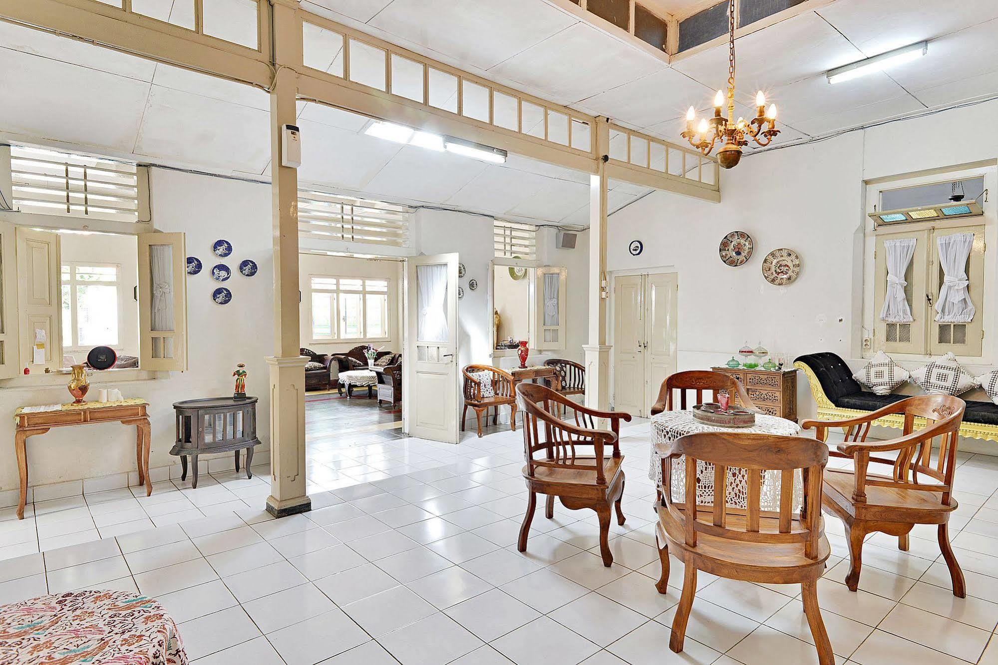 Zen Rooms Panembahan Kraton Yogyakarta Extérieur photo