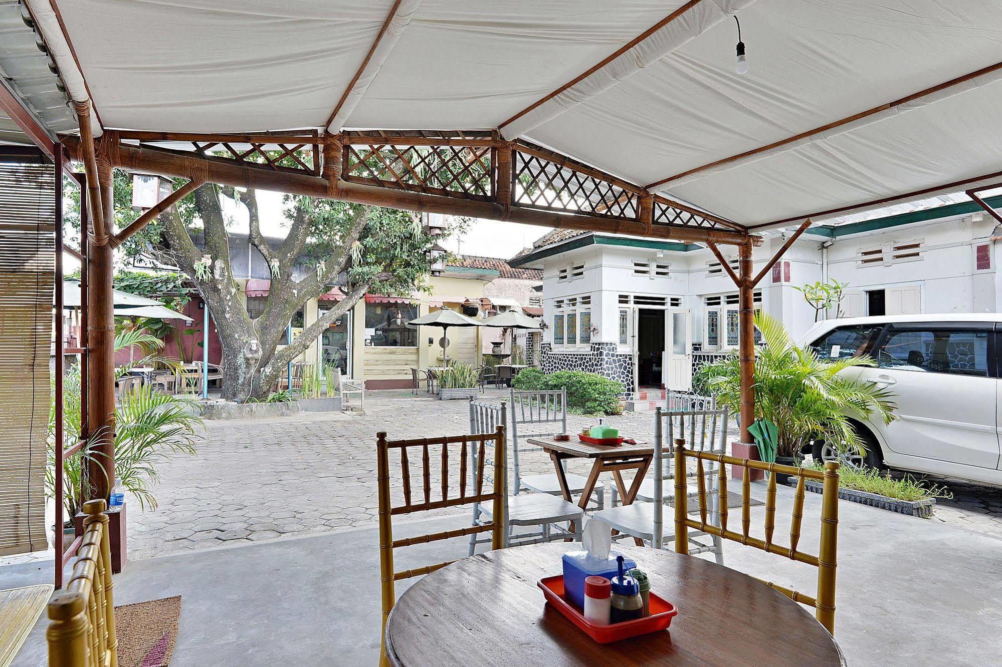 Zen Rooms Panembahan Kraton Yogyakarta Extérieur photo